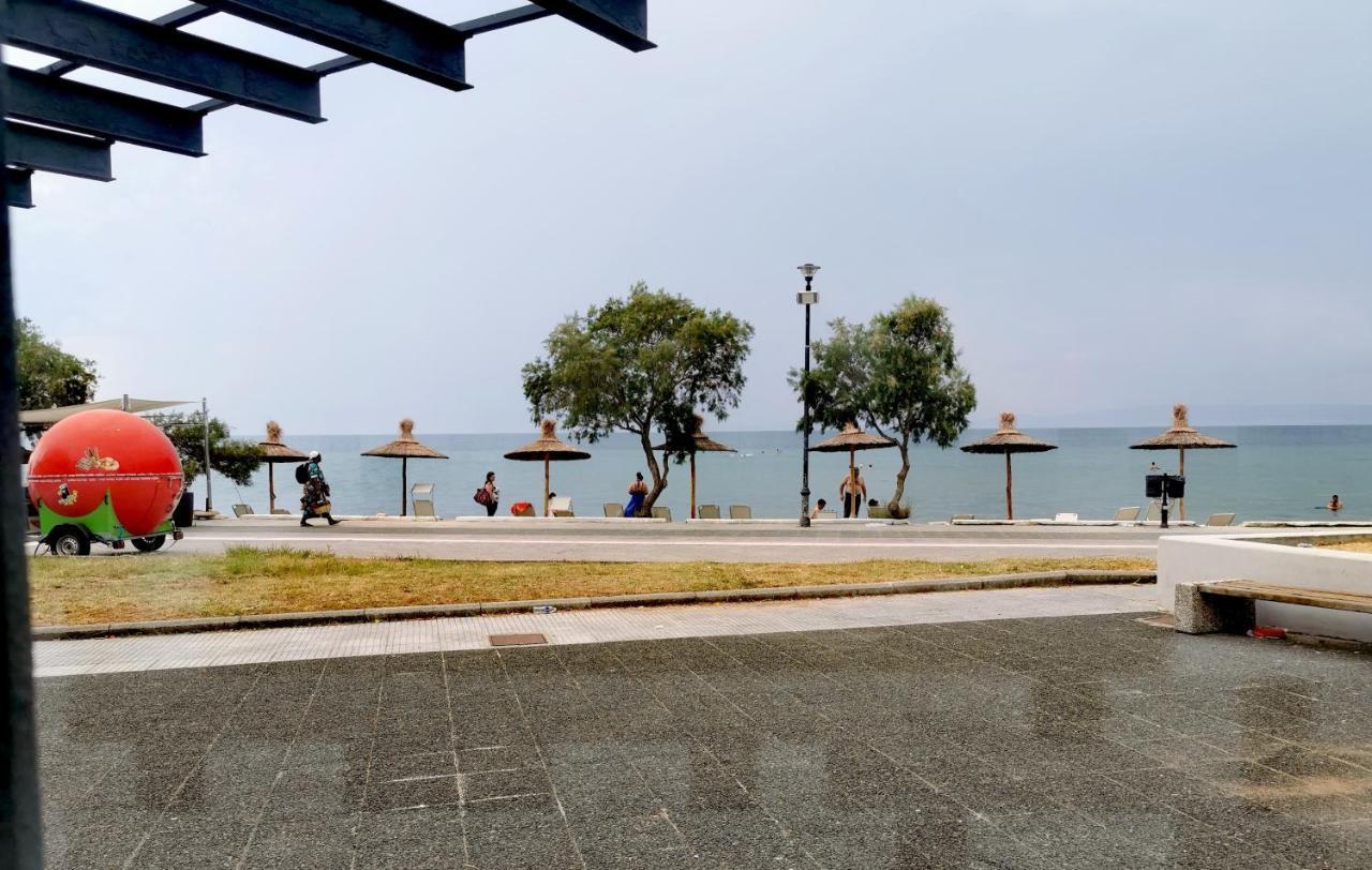 3 Room Apartment By The Beach - Free Parking Peraía Eksteriør bilde