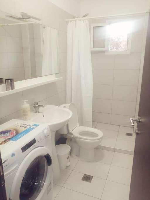 3 Room Apartment By The Beach - Free Parking Peraía Eksteriør bilde