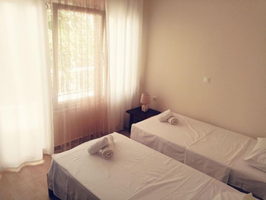 3 Room Apartment By The Beach - Free Parking Peraía Eksteriør bilde